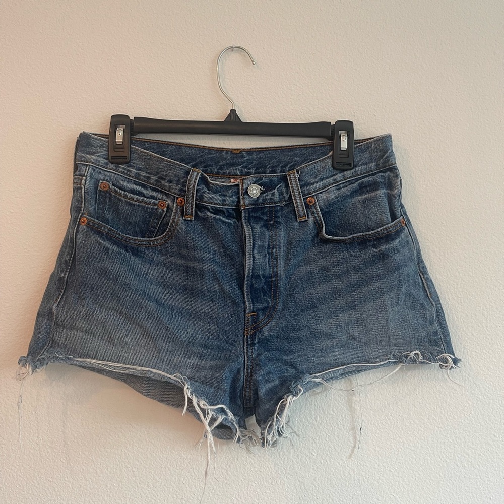 Rib cage Levi’s shorts